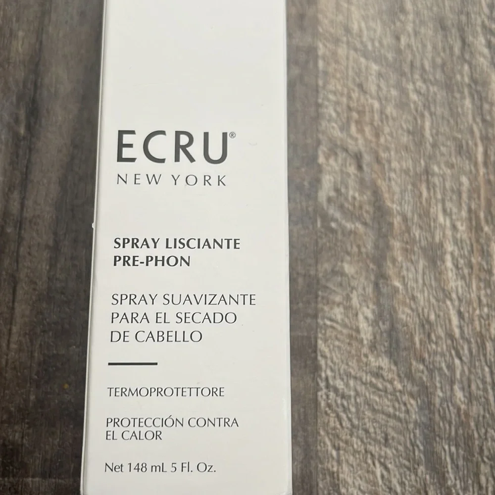 Ecru smoothing blow-dry spray